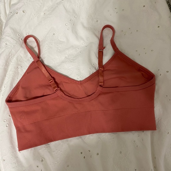 Lululemon light sports bra size 10 - Picture 2 of 3